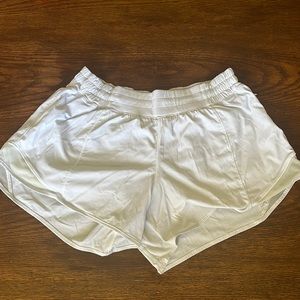 lululemon low rise 4in hotty hot shorts! size 10!